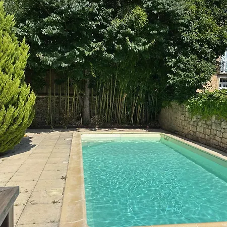 Jolie Maison Avec Piscine Et Jardin Au Calme بيت للعطل