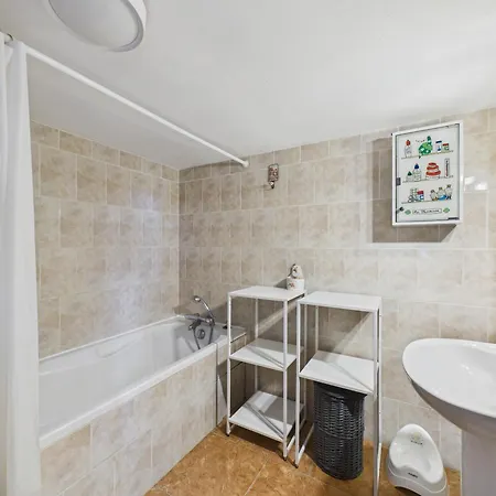Jolie Maison Avec Piscine Et Jardin Au Calme بيت للعطل