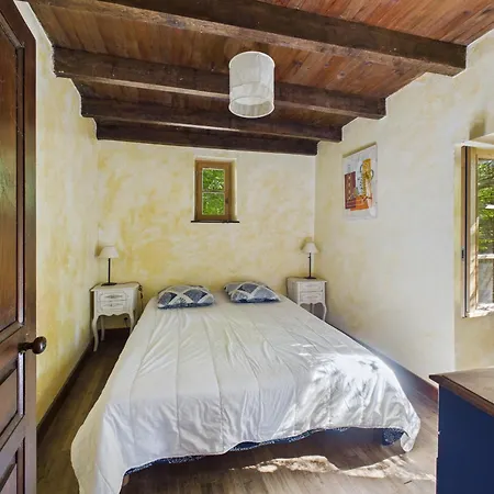 Jolie Maison Avec Piscine Et Jardin Au Calme بيت للعطل *